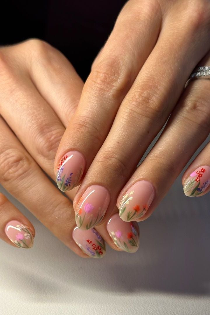Short Oval Tiny Floral Illustrations Short Oval Tiny Floral Illustrations — Classy Preppy Nails