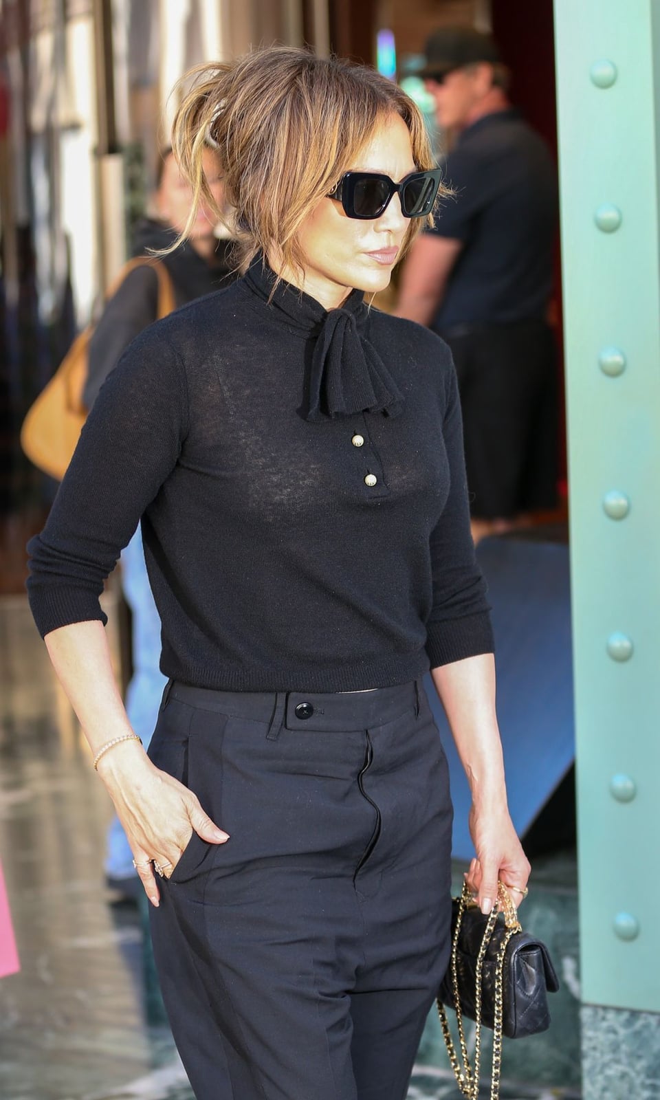 Fitted Sweater With Bow Detail and Black Trousers Fitted Sweater With Bow Detail and Black Trousers — Classy Preppy Outfits