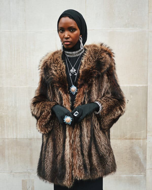 Faux Fur Coat With Layered Necklaces, Close-Up Take Faux Fur Coat With Layered Necklaces, Close-Up Take — Classy Punk Outfits