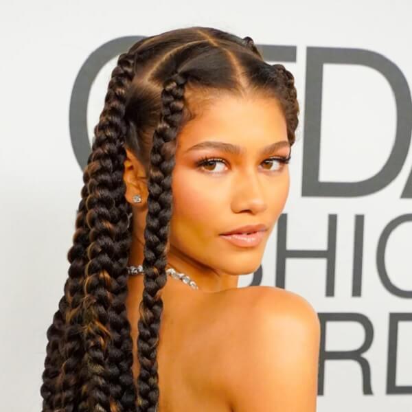 Jumbo Box Braids With Caramel Highlights Jumbo Box Braids With Caramel Highlights — Classy Quick Braids Hairstyle