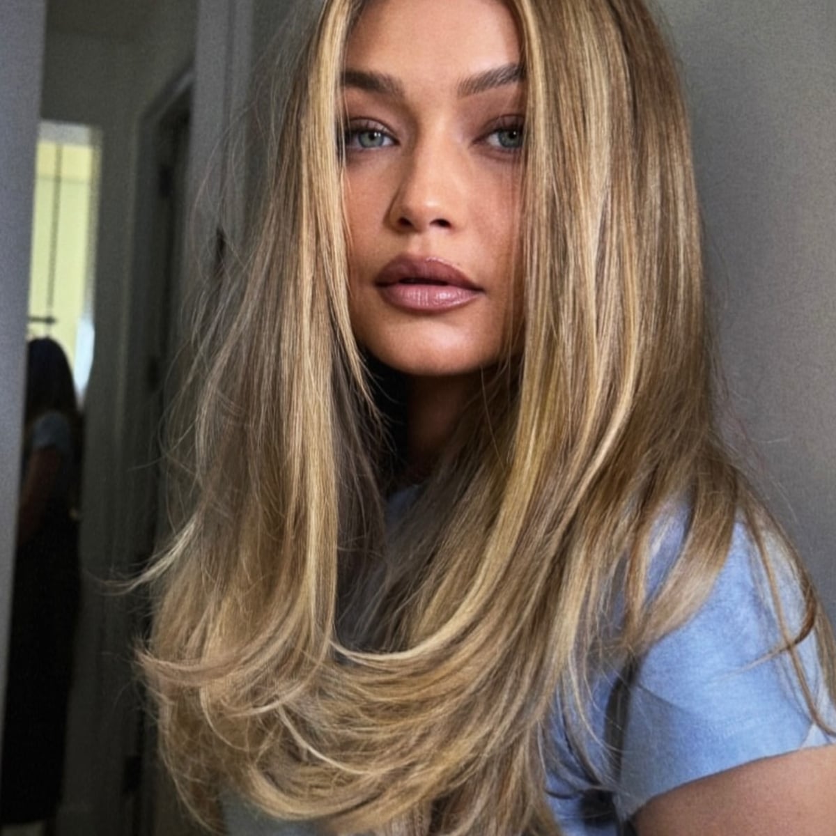 Mid-Back Ash Blonde With Voluminous Layers — Classy Rachel Haircuts