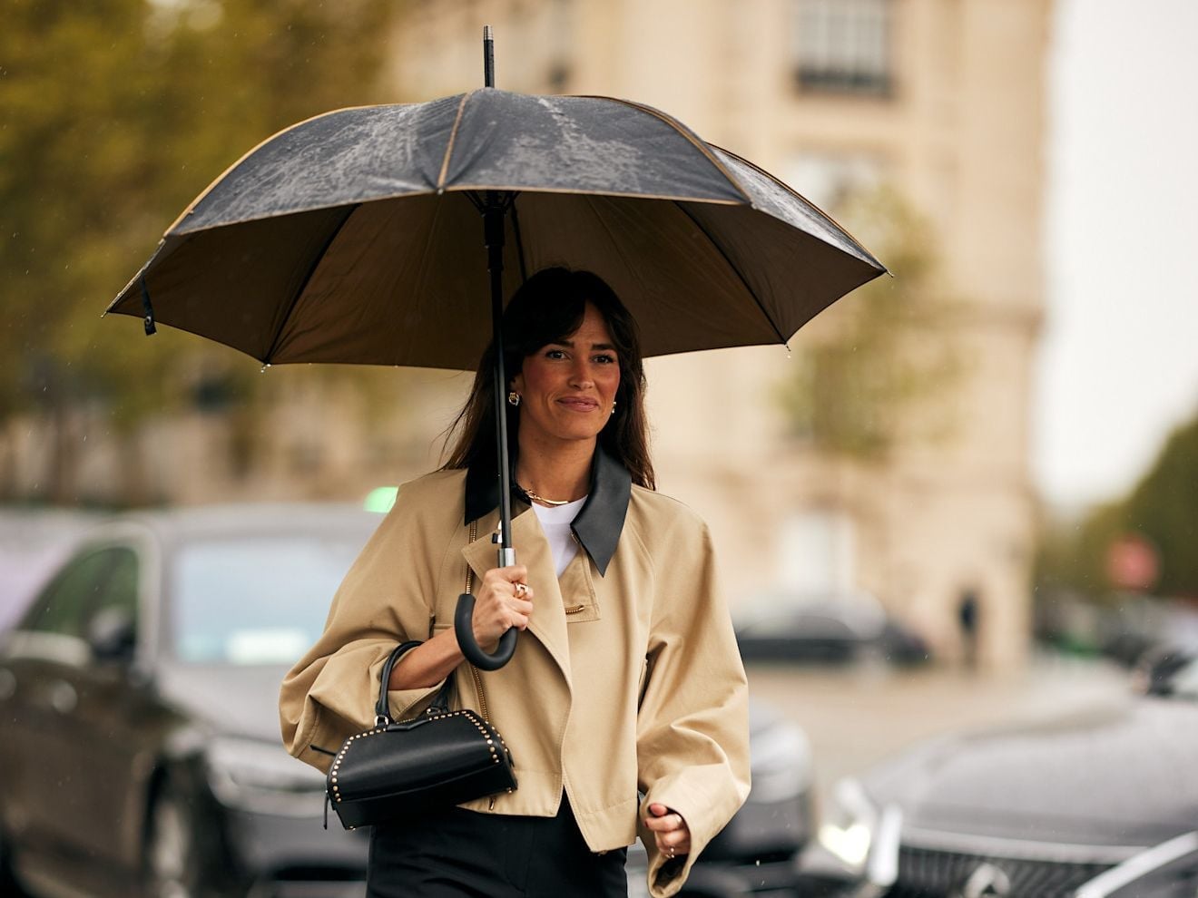 Cropped Beige Jacket with White T-shirt and Black Trousers — Classy Rainy Day Outfits