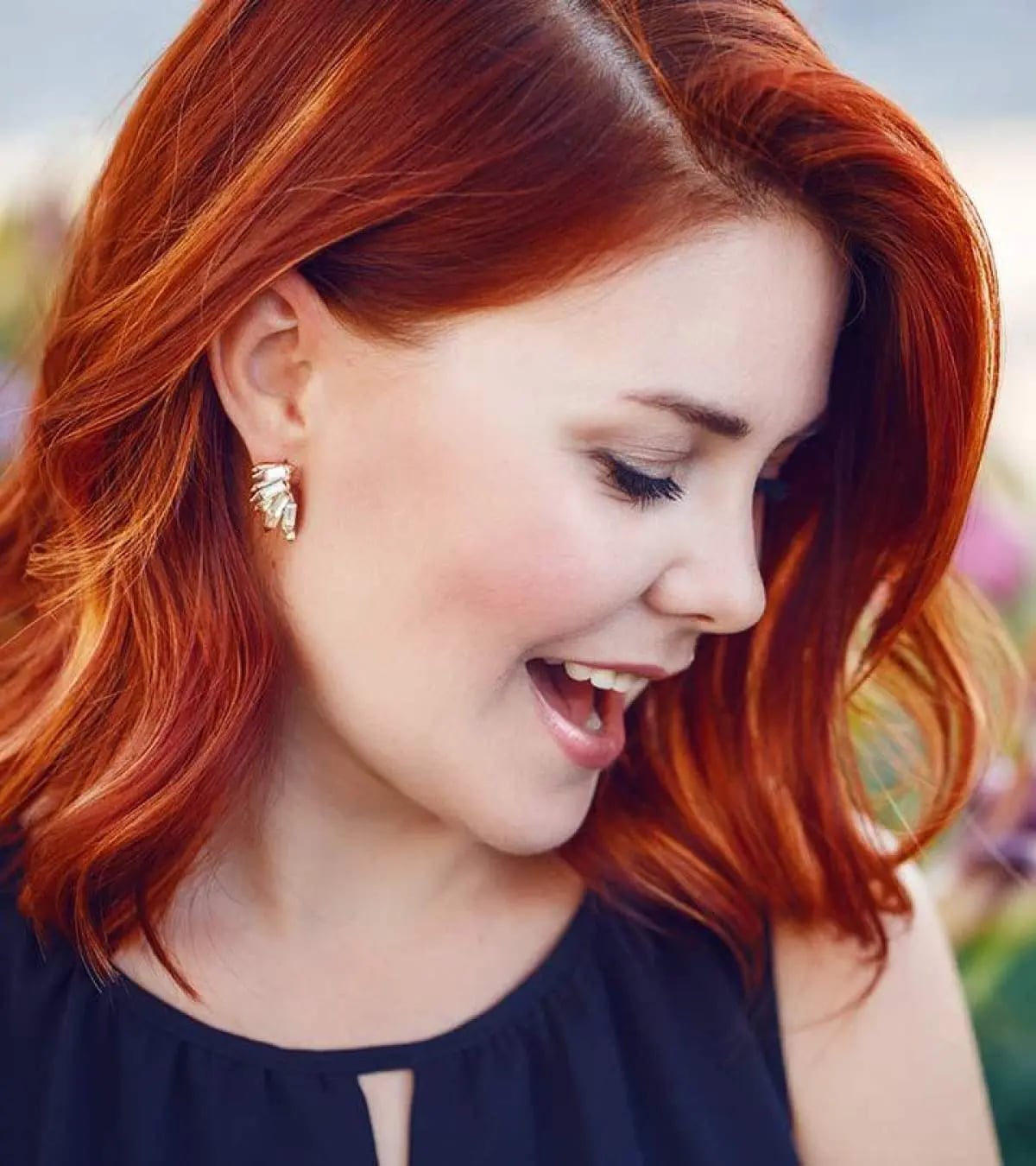 Collarbone Lob In Vibrant Copper Red With Side Part Collarbone Lob In Vibrant Copper Red With Side Part — Classy Red Balayage
