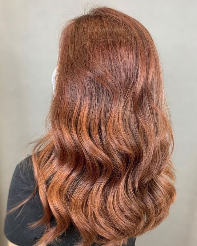 Mid-Back Wavy Hair With Copper and Auburn Balayage, Close-Up Take Mid-Back Wavy Hair With Copper and Auburn Balayage, Close-Up Take — Classy Red Balayage