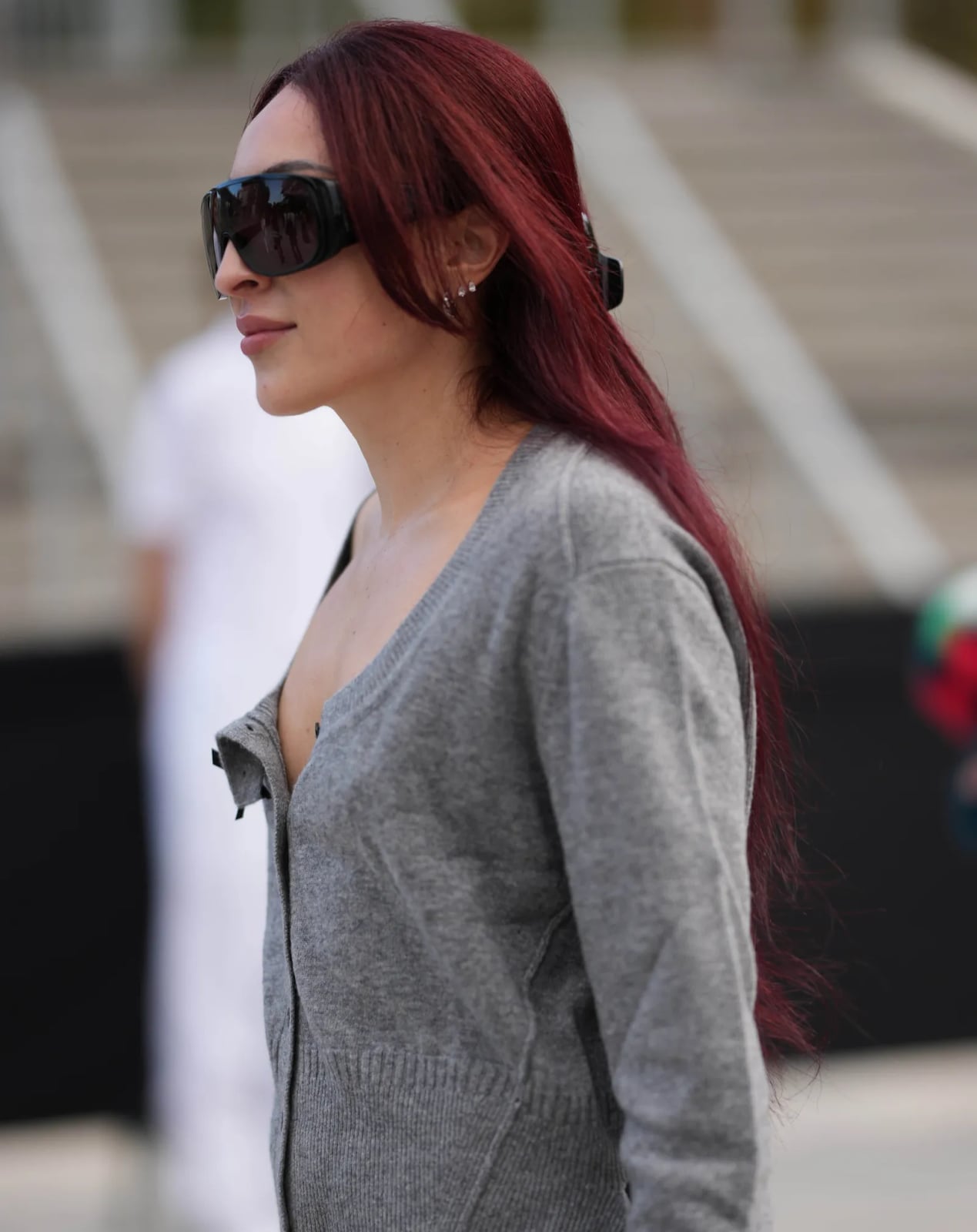 Mid-Back Wavy Hair With Dark Base And Red Balayage Mid-Back Wavy Hair With Dark Base And Red Balayage — Classy Red Balayage