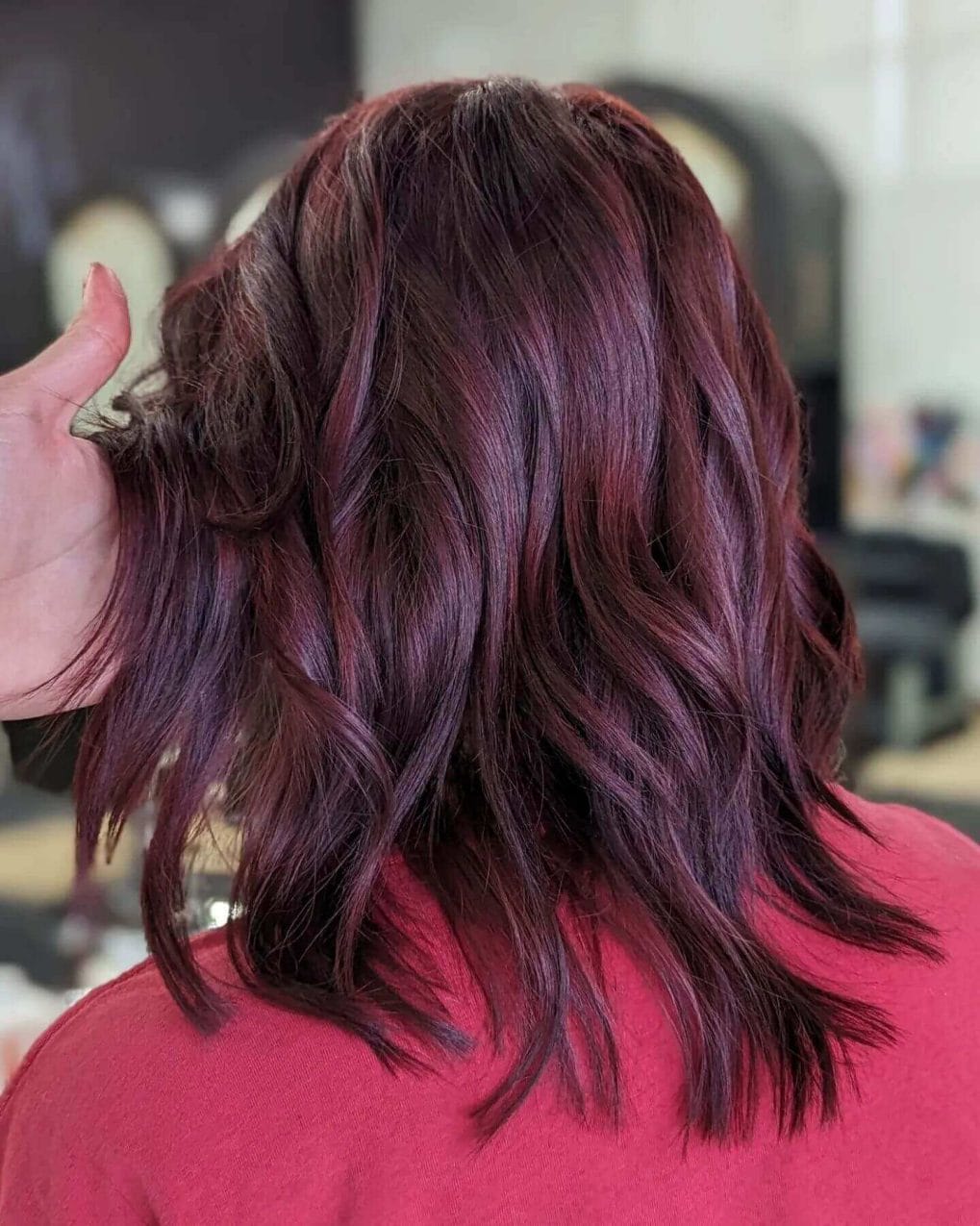 Collarbone Layers With Deep Red Balayage Collarbone Layers With Deep Red Balayage — Classy Red Balayage