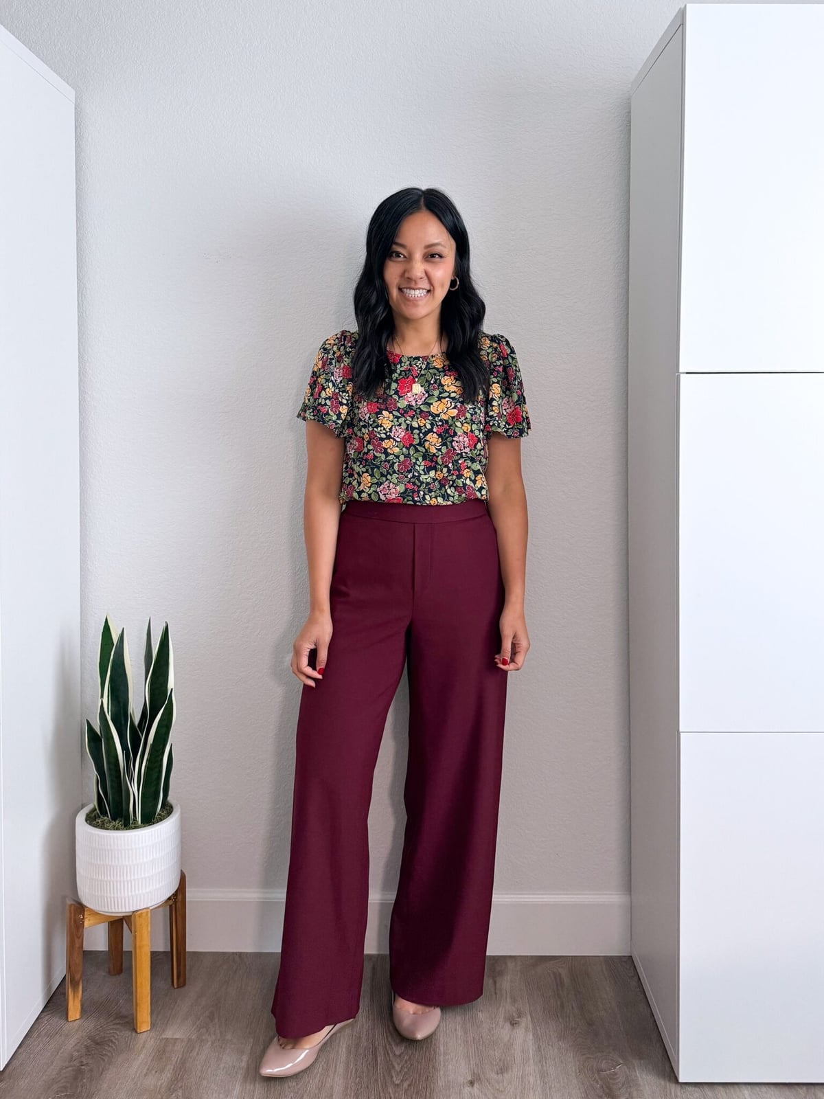 Burgundy Wide-Leg Trousers with a Floral Short Sleeve Top — Classy Red Pants Outfits