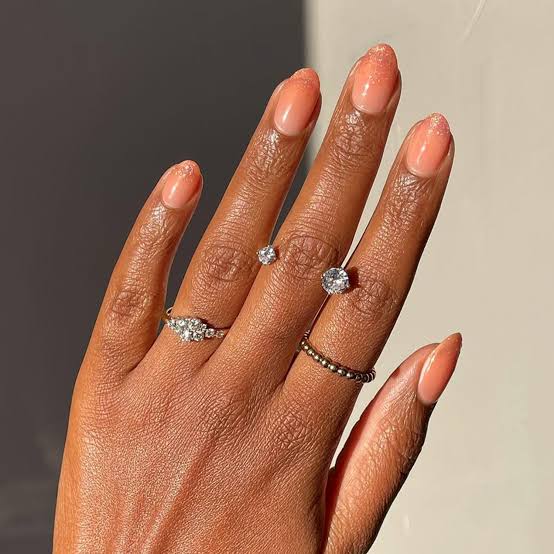 Medium Oval Peachy Nude Gradient Shimmer — Classy Ring Nails