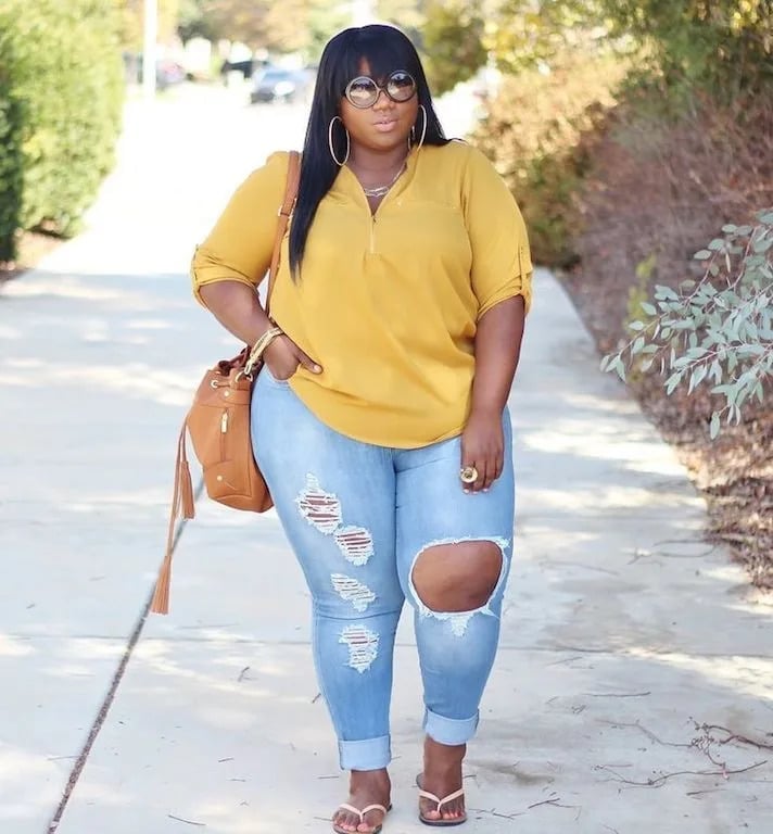 Skinny Jeans With Rolled Cuffs and Flip-Flops — Classy Ripped Jeans Outfits