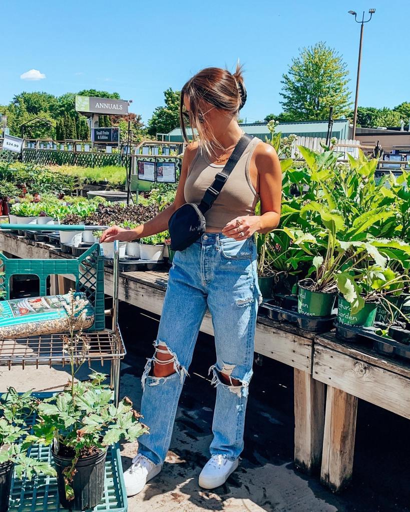 Distressed Straight Leg Jeans With Tank Top — Classy Ripped Jeans Outfits
