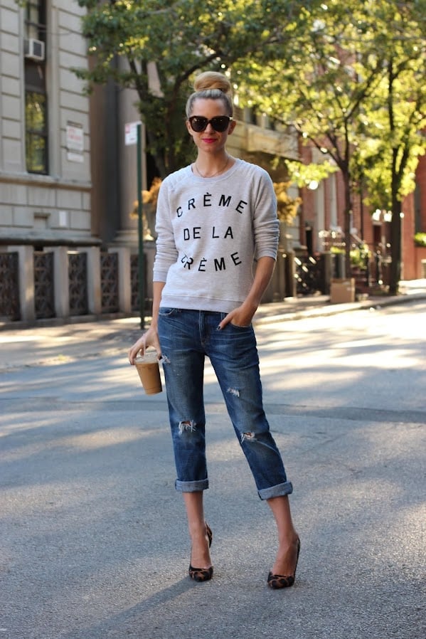 Dark Blue Jeans With Graphic Sweatshirt and Leopard Heels — Classy Ripped Jeans Outfits