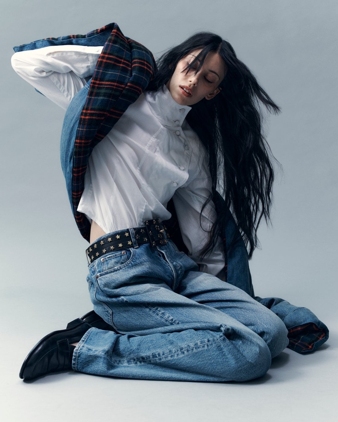 Baggy Jeans With Plaid Jacket and Studded Belt — Classy Ripped Jeans Outfits