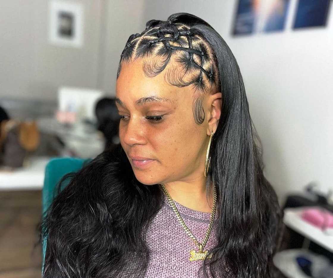 Black Wavy Ponytail With Intricate Rubber Band Pattern — Classy Rubber Bands Hairstyles
