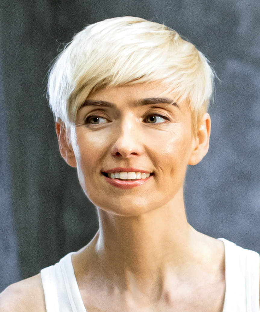 Smooth Ash Blonde Pixie With Short Bangs Smooth Ash Blonde Pixie With Short Bangs — Classy Short Hair Pixie