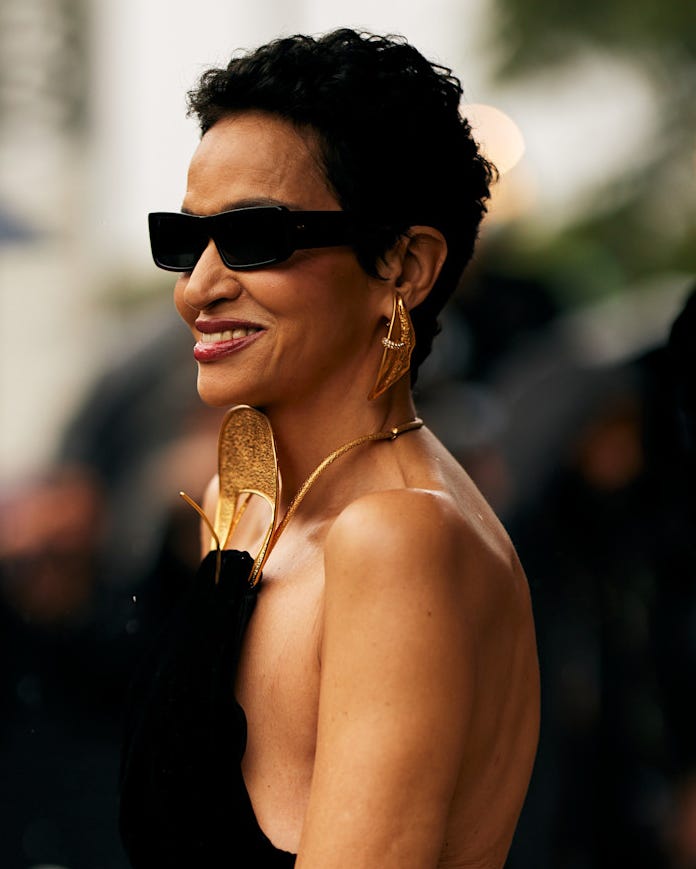 Sleek Dark Brown Pixie With Blunt Bangs Sleek Dark Brown Pixie With Blunt Bangs — Classy Short Hair Pixie