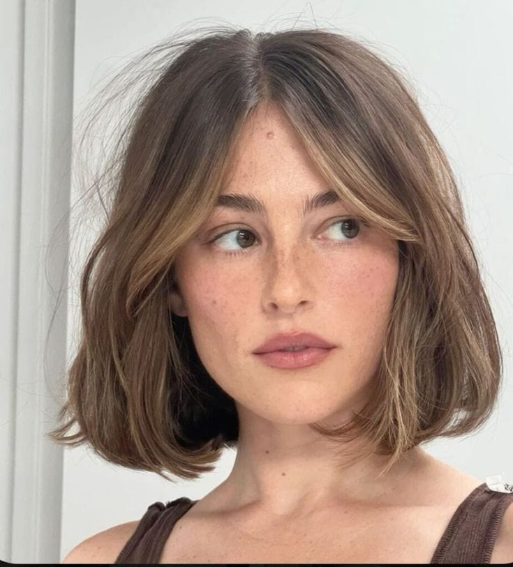 Collarbone Lob With Face-Framing Layers — Classy Short Haircuts