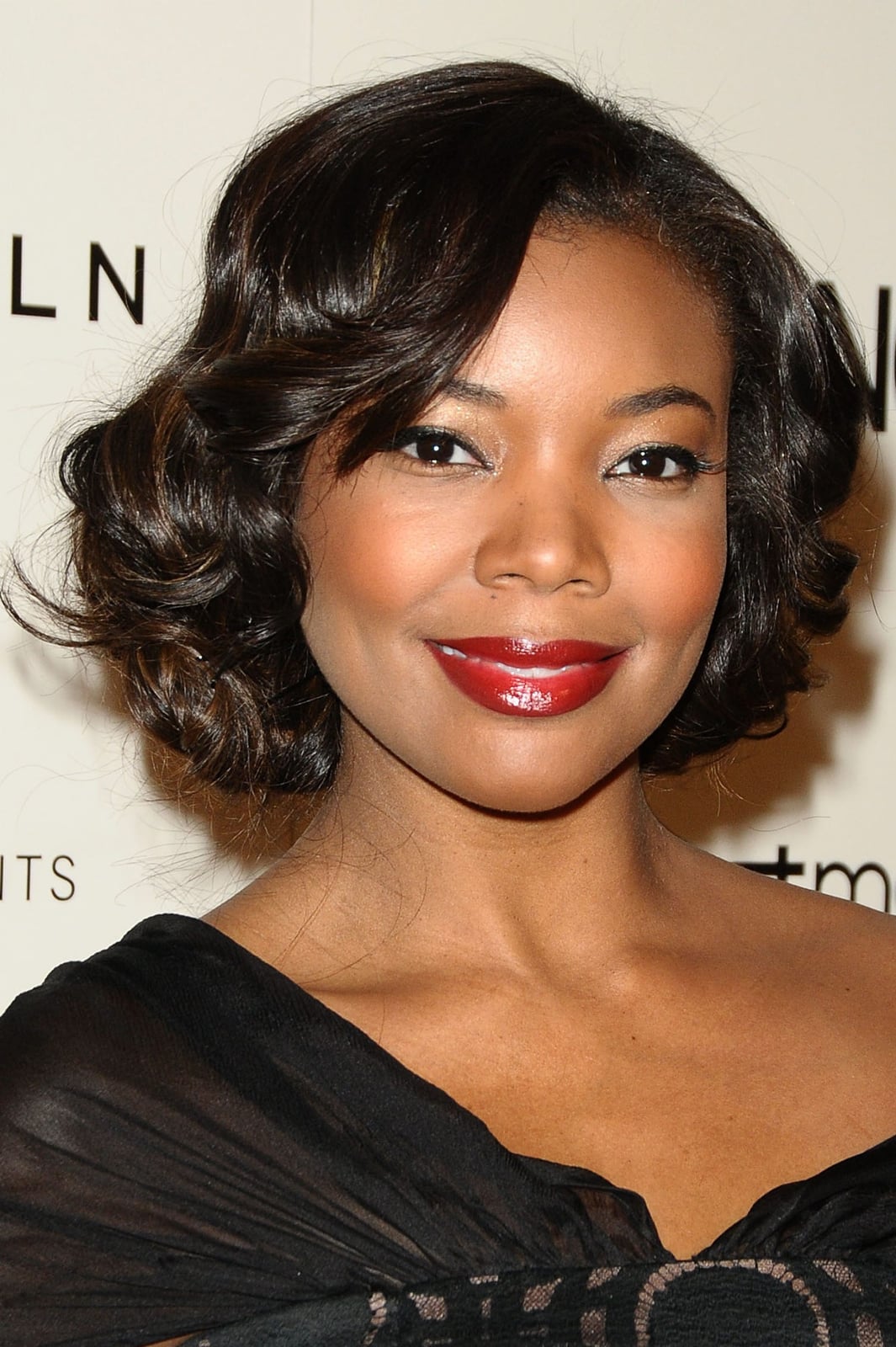 Collarbone Bob With Voluminous Waves — Classy Short Haircuts
