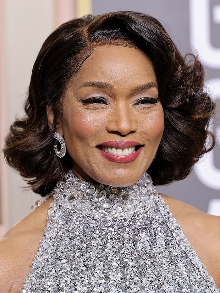 Chin Bob With Styled Waves, Wavy — Classy Short Haircuts
