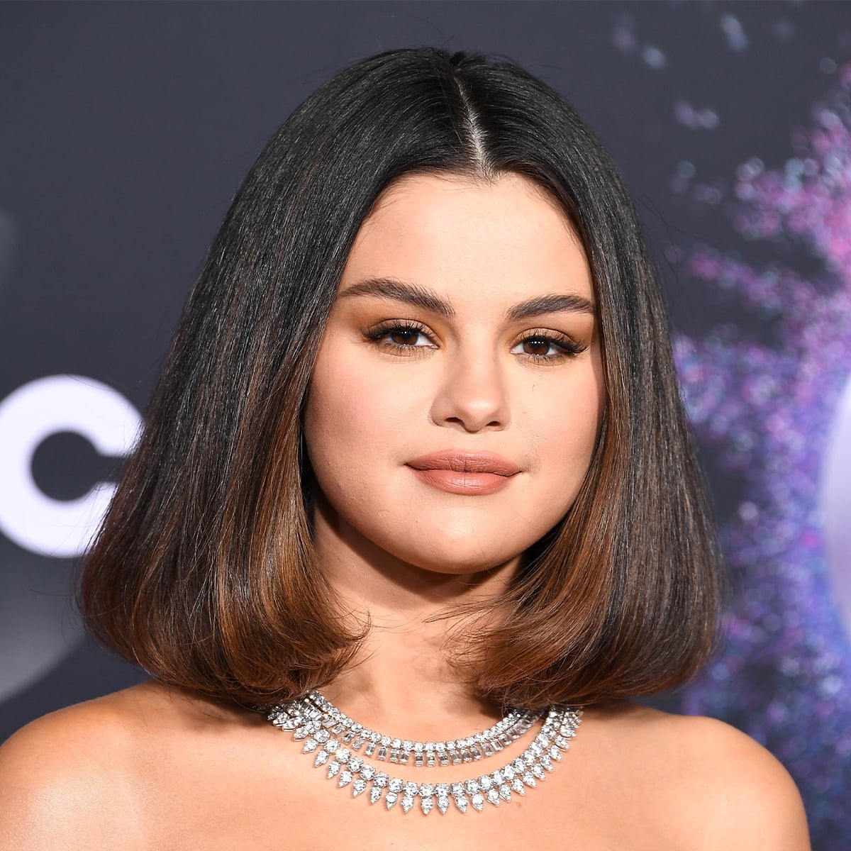 Textured Chin Length Bob With Side Part Textured Chin Length Bob With Side Part — Classy Short Haircuts for Round Faces