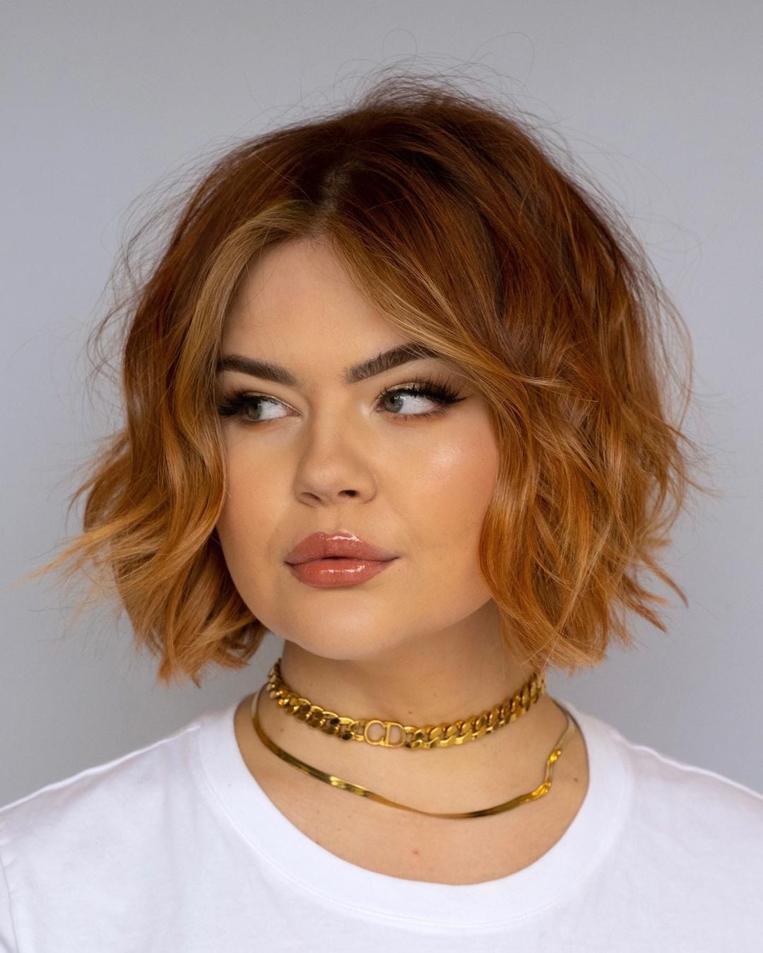 Copper Wavy Bob With Choppy Bangs Copper Wavy Bob With Choppy Bangs — Classy Short Haircuts for Round Faces