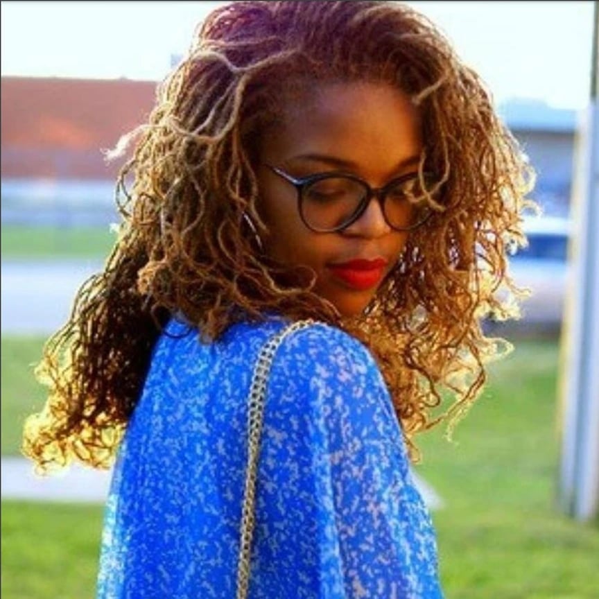 Collarbone Sister Locks With Blonde Highlights Collarbone Sister Locks With Blonde Highlights — Classy Sister Locs