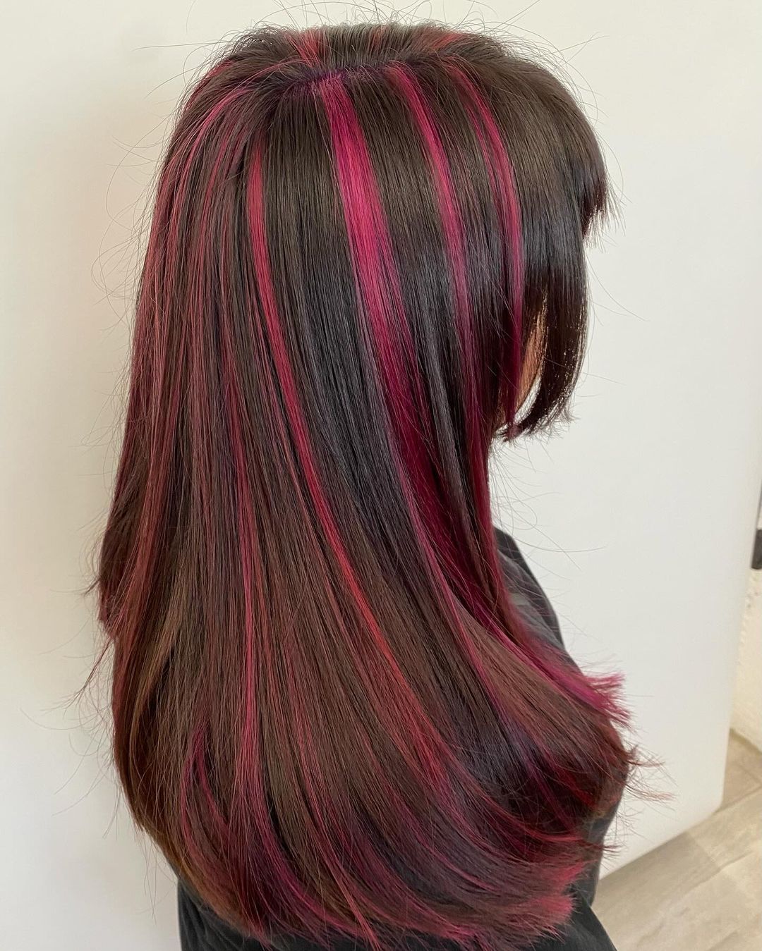 Mid-Back Dark Brown With Blonde Face-Framing Highlights, Close-Up Take — Classy Skunk Stripe Hair