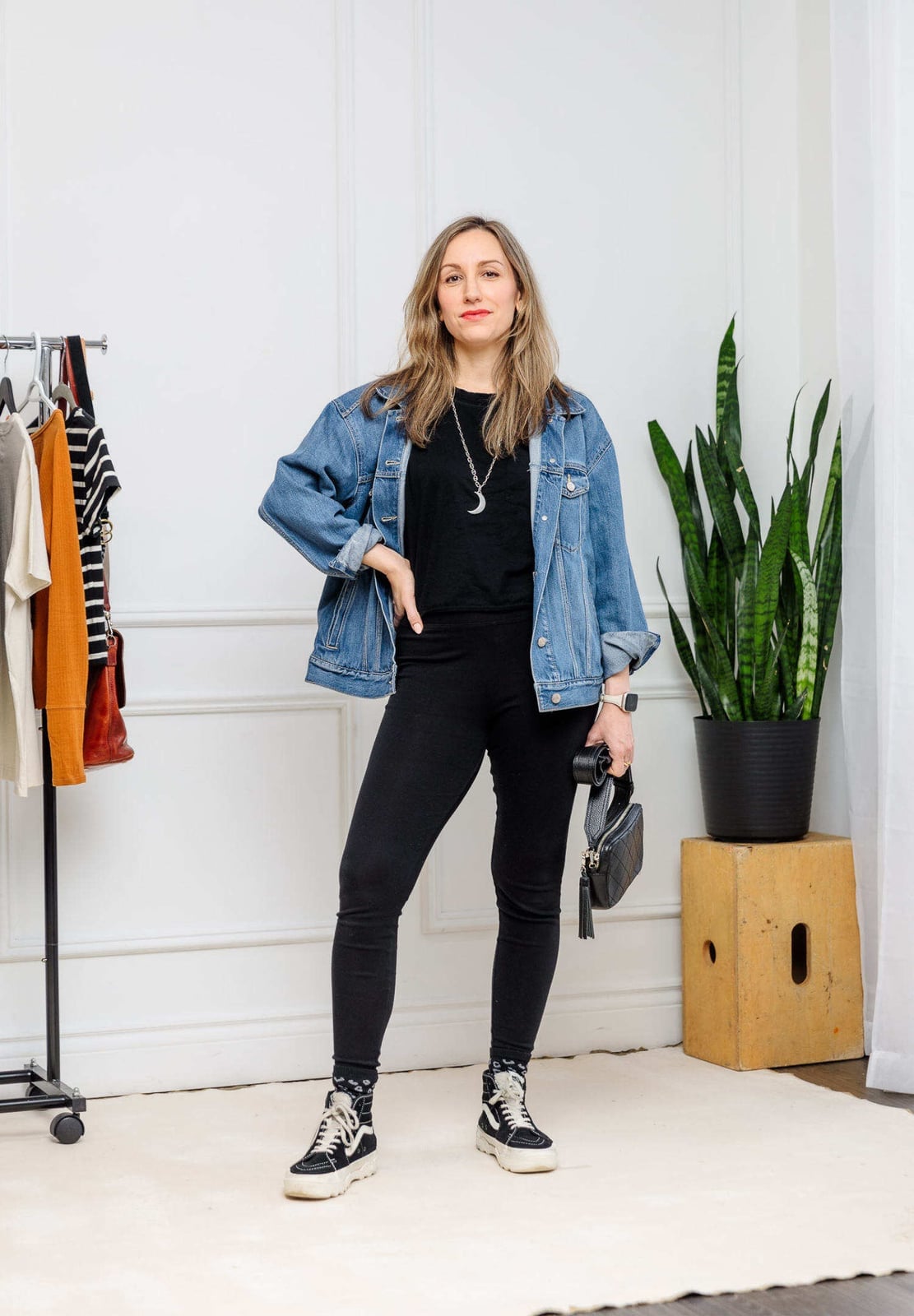 Black High-Top Sneakers with Leggings and a Denim, Close-Up Take Black High-Top Sneakers with Leggings and a Denim, Close-Up Take — Classy Sneakers Outfits
