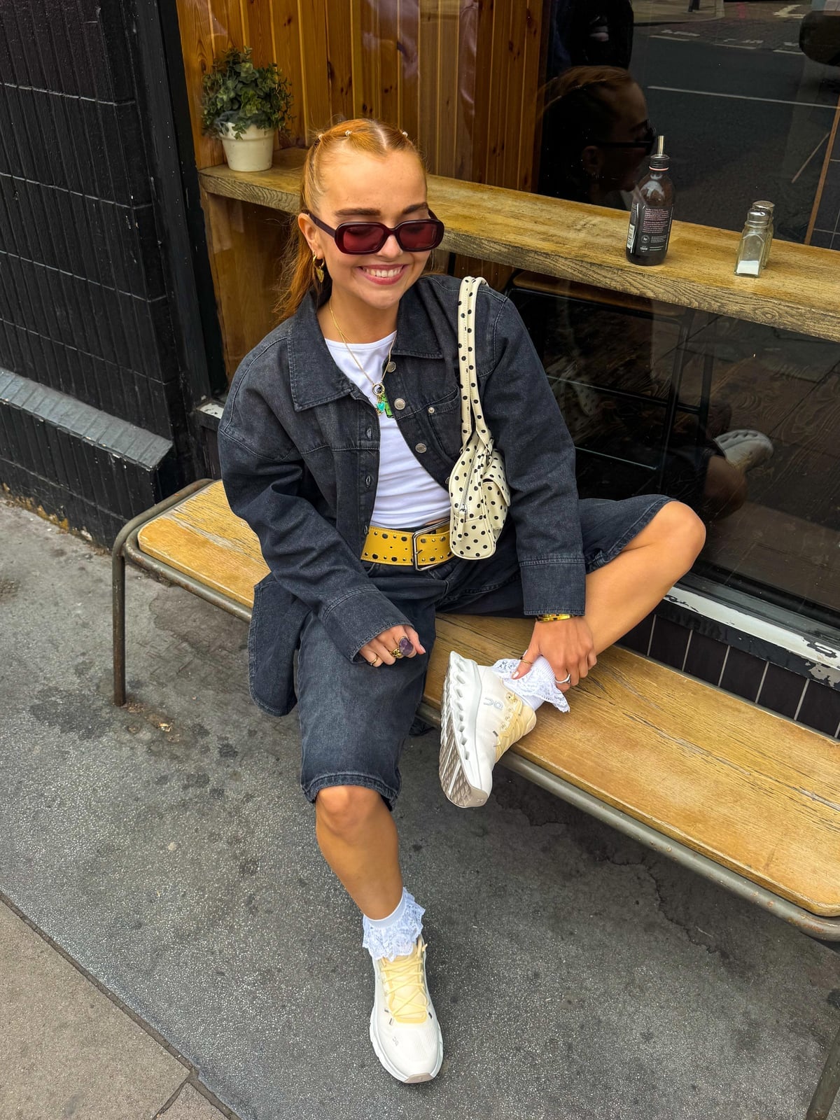 White Platform Sneakers with Denim Shorts and a T-Shirt White Platform Sneakers with Denim Shorts and a T-Shirt — Classy Sneakers Outfits