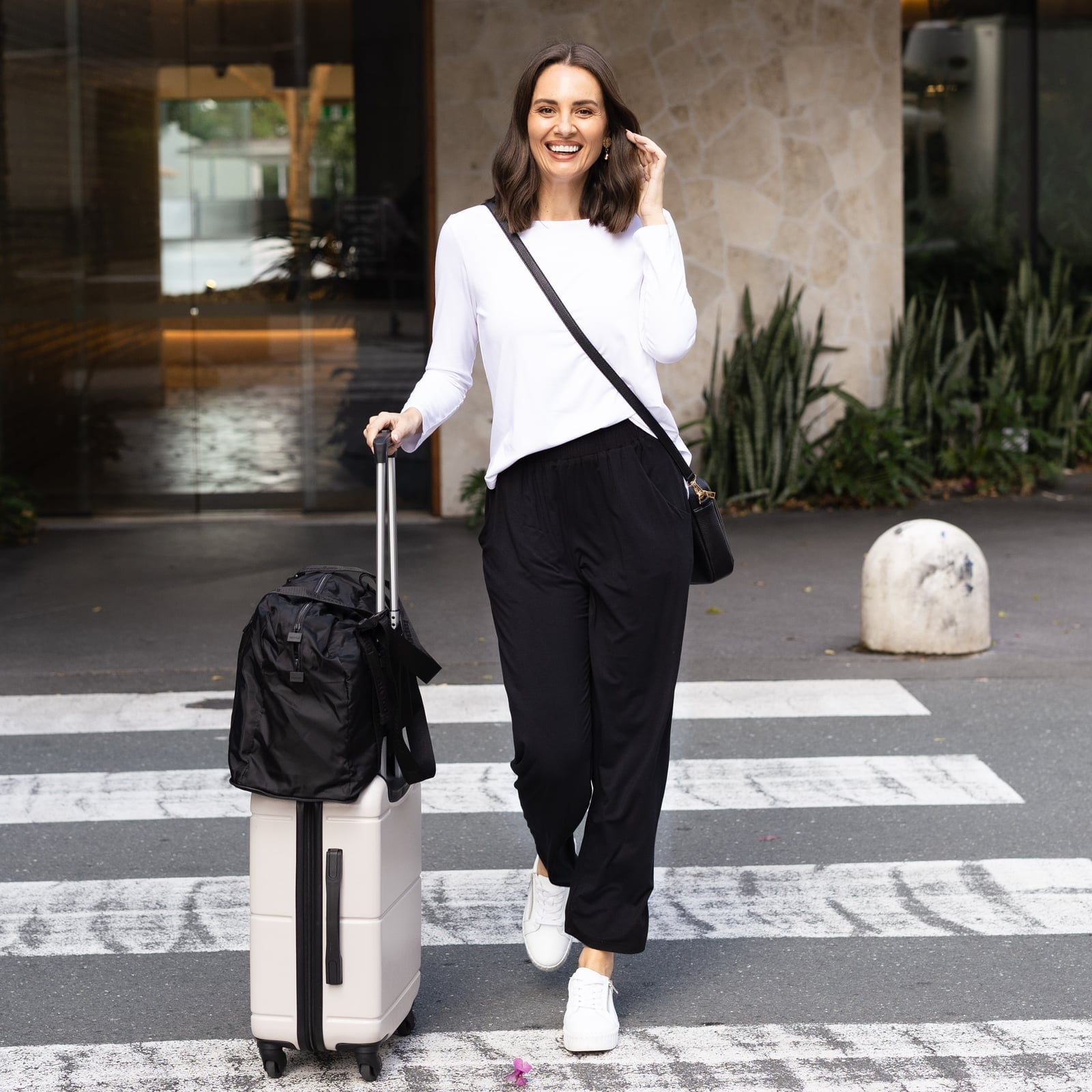 White Sneakers with Black Pants for Travel White Sneakers with Black Pants for Travel — Classy Sneakers Outfits