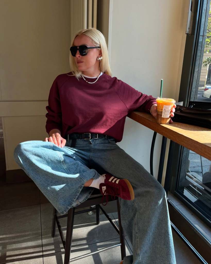 Burgundy Sweatshirt and Jeans with Matching Burgundy Sneakers Burgundy Sweatshirt and Jeans with Matching Burgundy Sneakers — Classy Sneakers Outfits