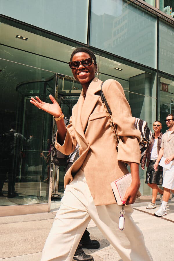 Beige Oversized Blazer with Cream Trousers — Classy Street Style Outfits