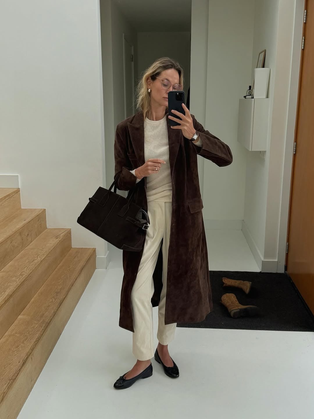 Longline Suede Coat With Cream Knit And Trousers Longline Suede Coat With Cream Knit And Trousers — Classy Suede Jacket Outfits