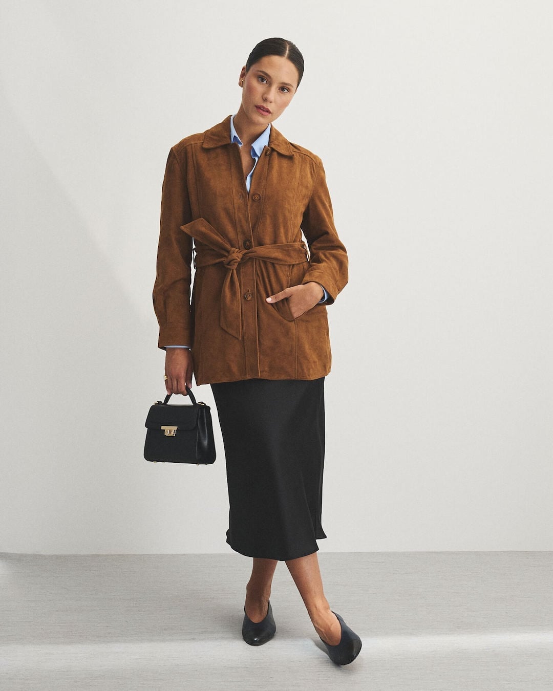 Belted Suede Jacket With Blue Shirt And Midi Skirt Belted Suede Jacket With Blue Shirt And Midi Skirt — Classy Suede Jacket Outfits