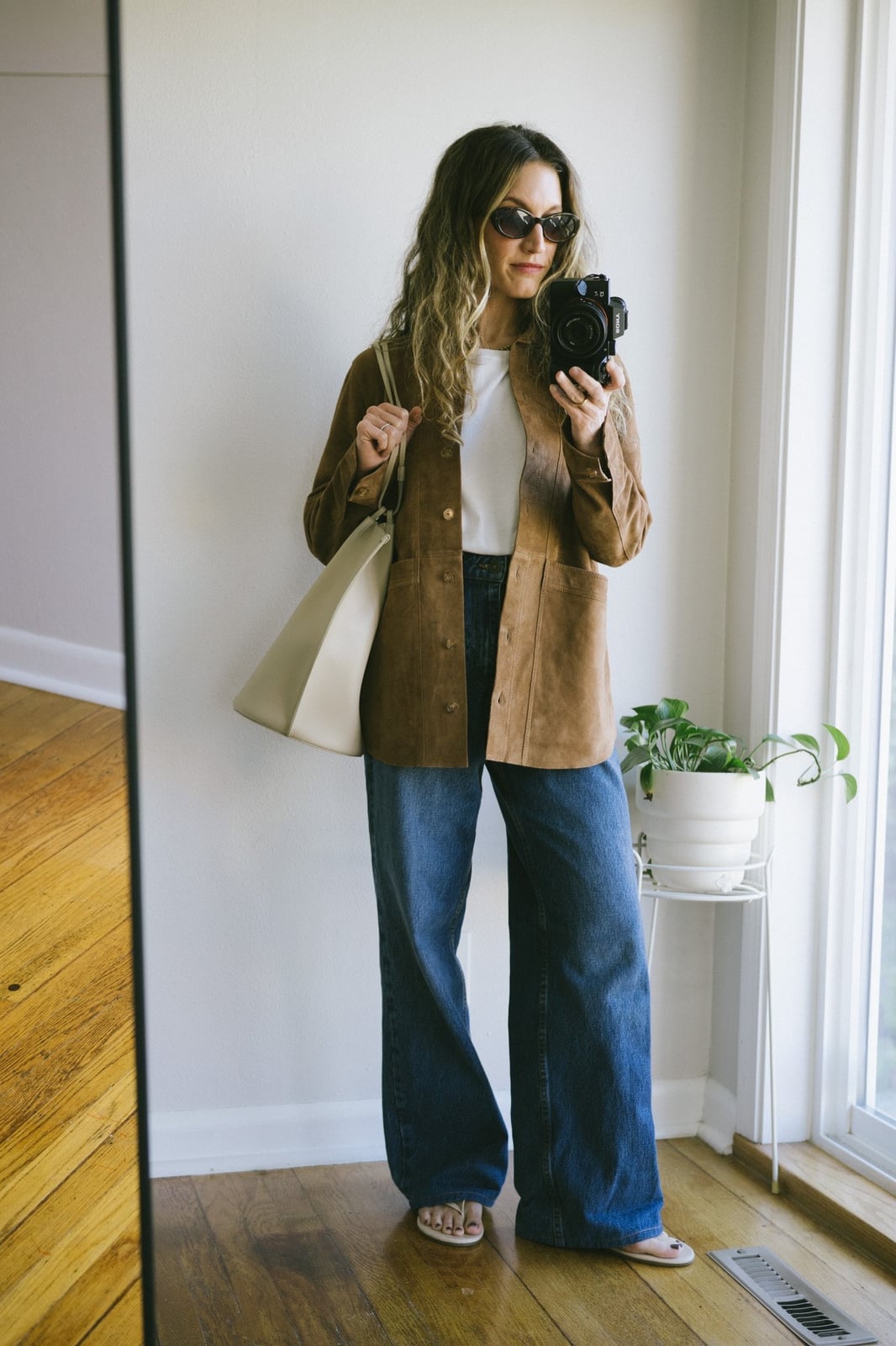 Brown Suede Jacket With White T-shirt And Jeans Brown Suede Jacket With White T-shirt And Jeans — Classy Suede Jacket Outfits