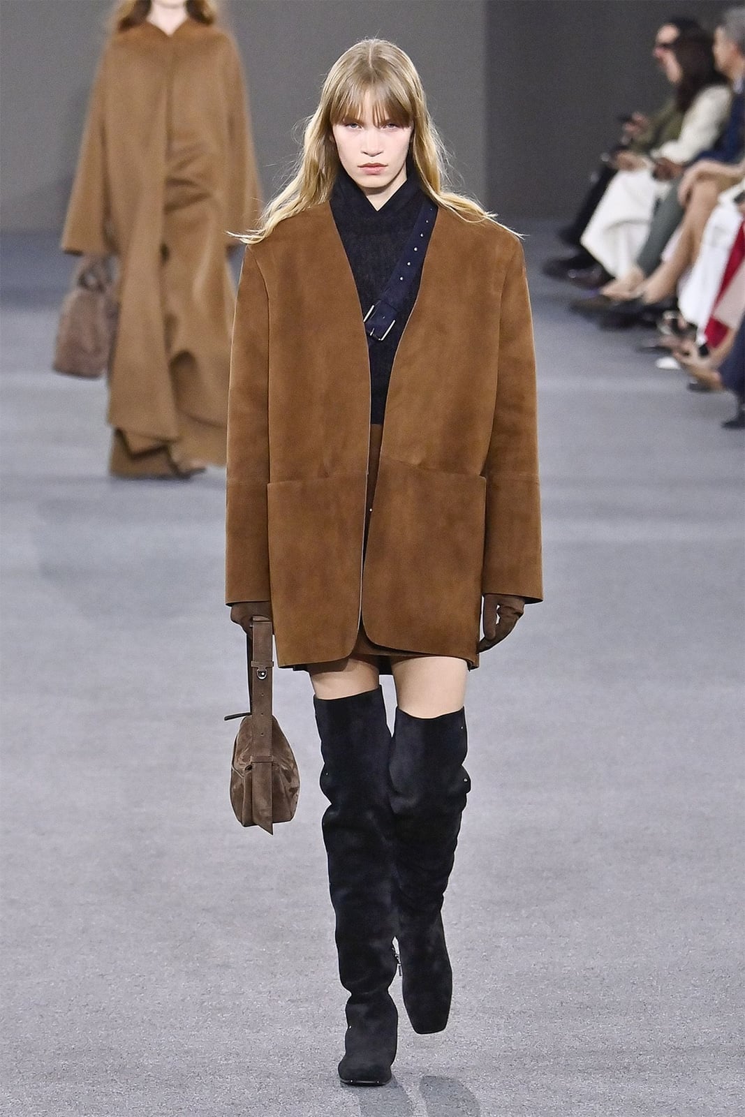 Longline Brown Suede Coat With Knee-High Boots Longline Brown Suede Coat With Knee-High Boots — Classy Suede Jacket Outfits