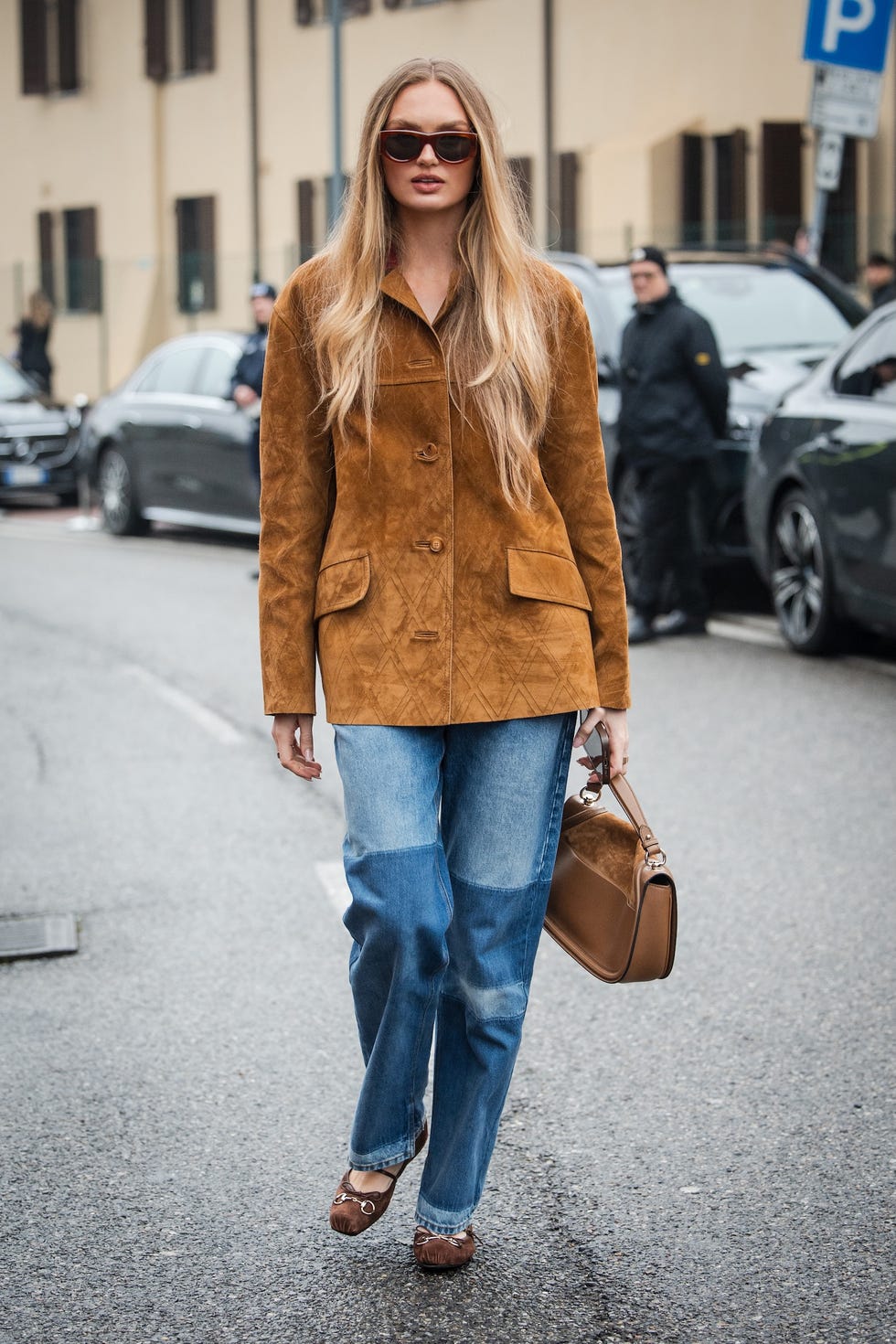 Classic Brown Suede Jacket With Patchwork Jeans Classic Brown Suede Jacket With Patchwork Jeans — Classy Suede Jacket Outfits