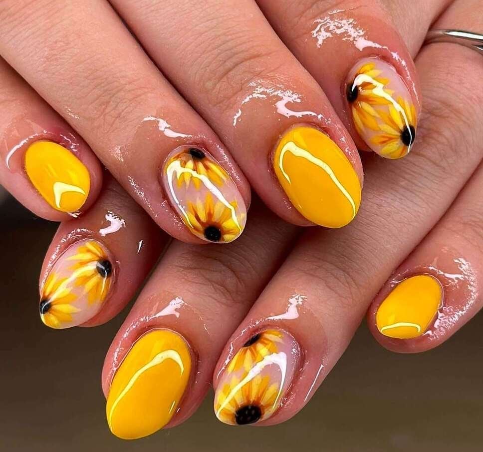 Medium Oval Clear With Detailed Sunflowers And Yellow Tips Medium Oval Clear With Detailed Sunflowers And Yellow Tips — Classy Sunflower Nails