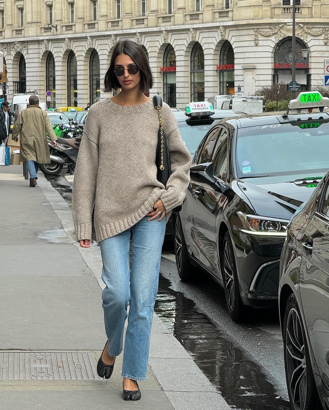 Oversized Beige Sweater with Light Wash Jeans — Classy Sweater Outfits for Women