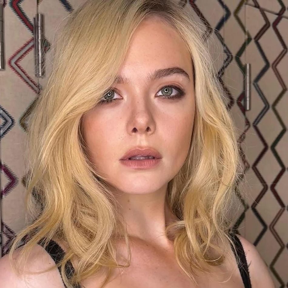Collarbone Platinum Blonde Waves With Root Shadow Collarbone Platinum Blonde Waves With Root Shadow — Classy Textured Hair