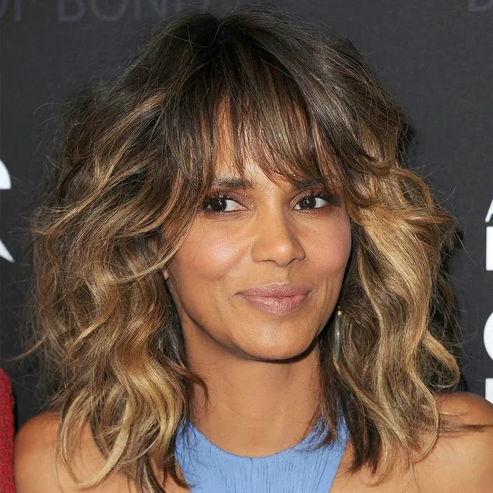 Blonde Bob With Side-Swept Bangs, Chin Blonde Bob With Side-Swept Bangs, Chin — Classy Thinning Hair