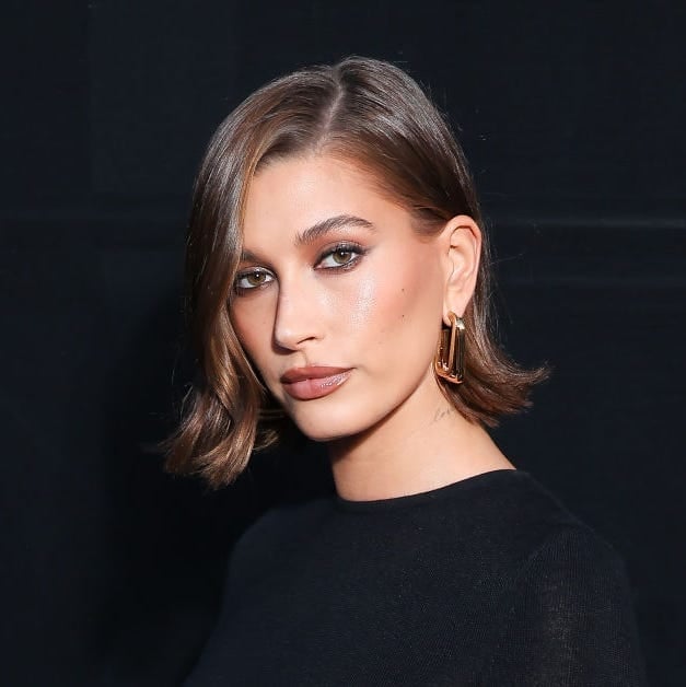 Wavy Bob With Subtle Highlights Wavy Bob With Subtle Highlights — Classy Thinning Hair
