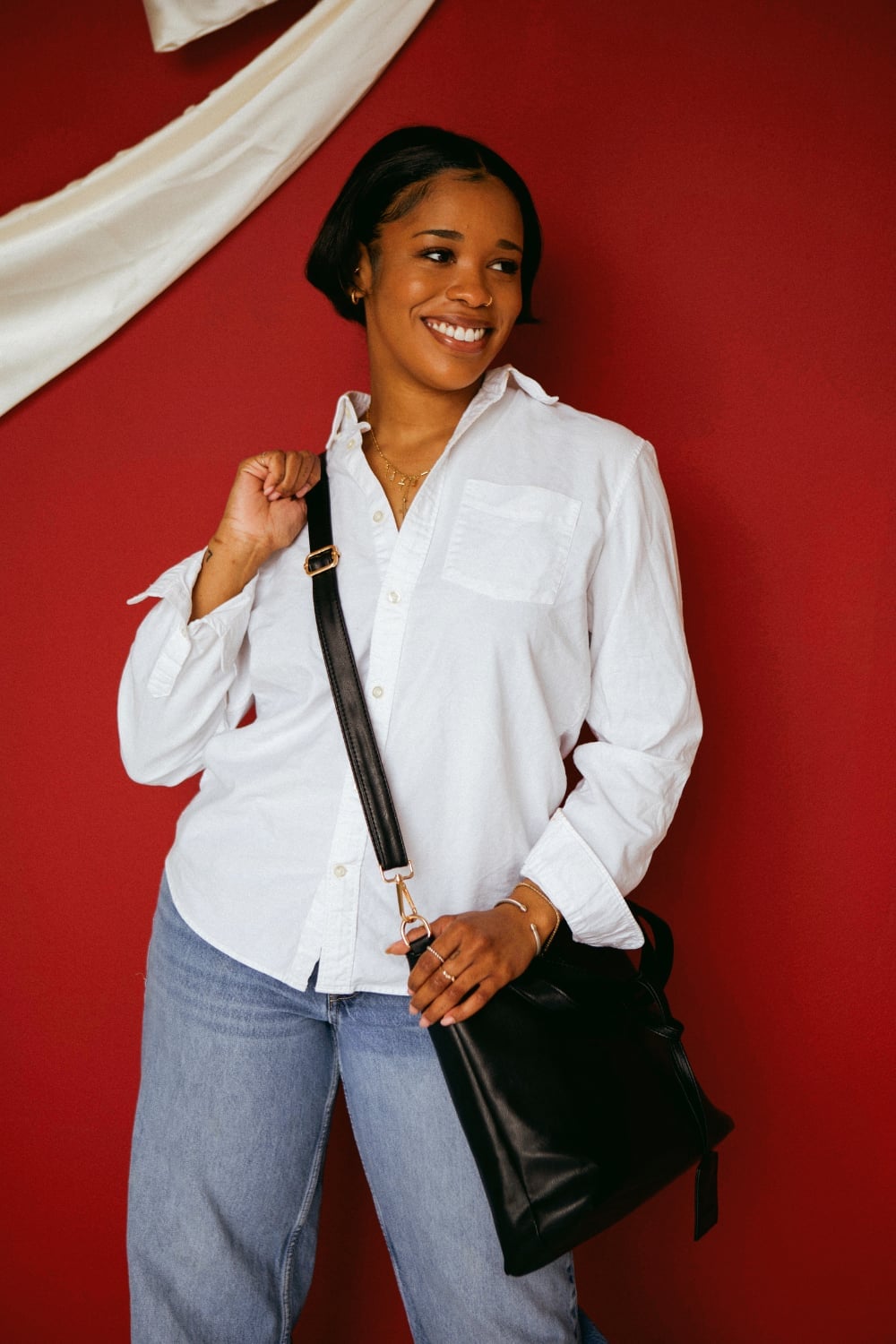 Structured Black Tote With White Shirt And Jeans — Classy Tote Bag Outfits