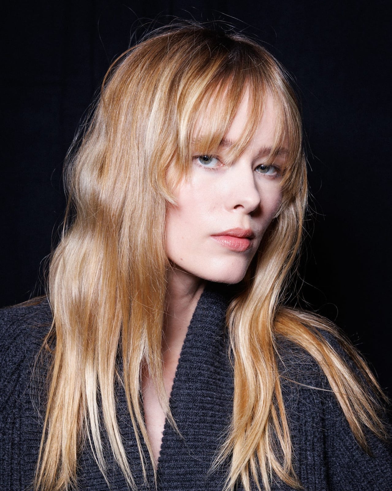 Ash Blonde Loose Waves With Wispy Bangs Ash Blonde Loose Waves With Wispy Bangs — Classy Trending Hairstyle