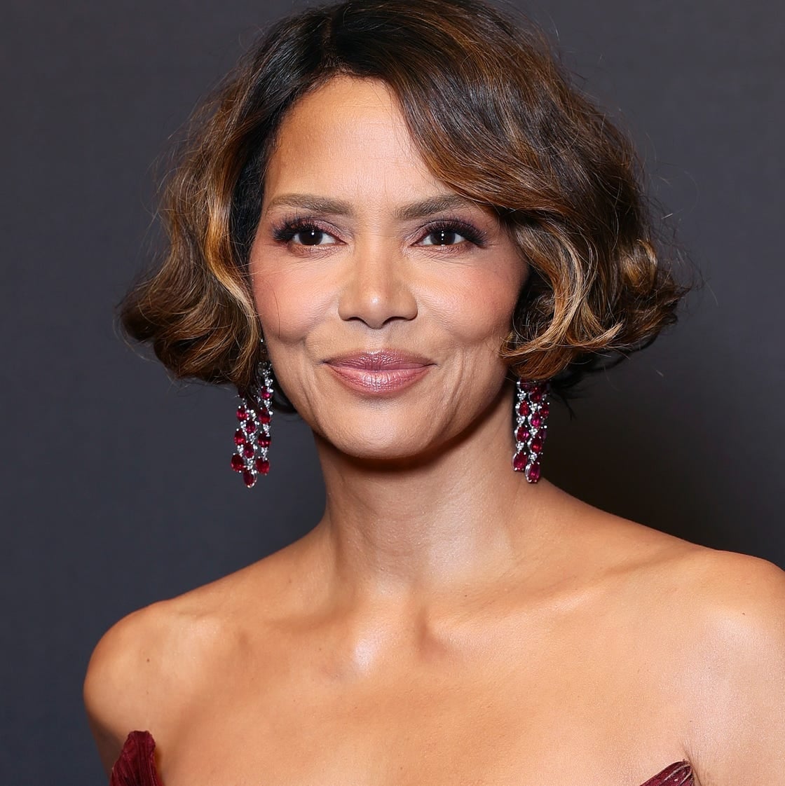 Chin Length Bob With Textured Waves Chin Length Bob With Textured Waves — Classy Trending Hairstyle