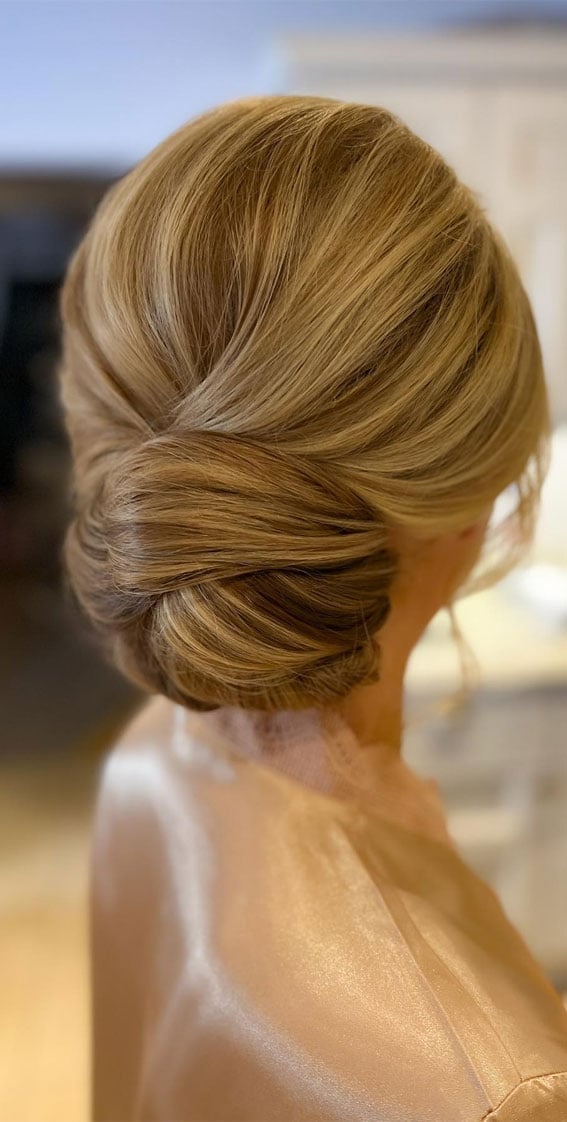 Polished Blonde Low Bun With Highlights Polished Blonde Low Bun With Highlights — Classy Trending Hairstyle