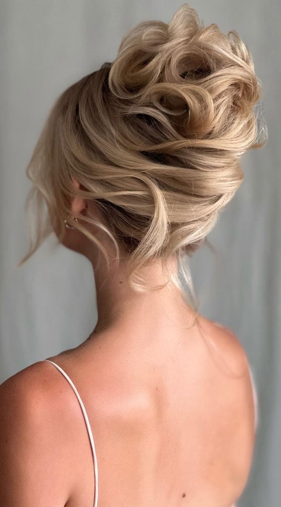 Voluminous Blonde High Bun With Loose Tendrils Voluminous Blonde High Bun With Loose Tendrils — Classy Trending Hairstyle