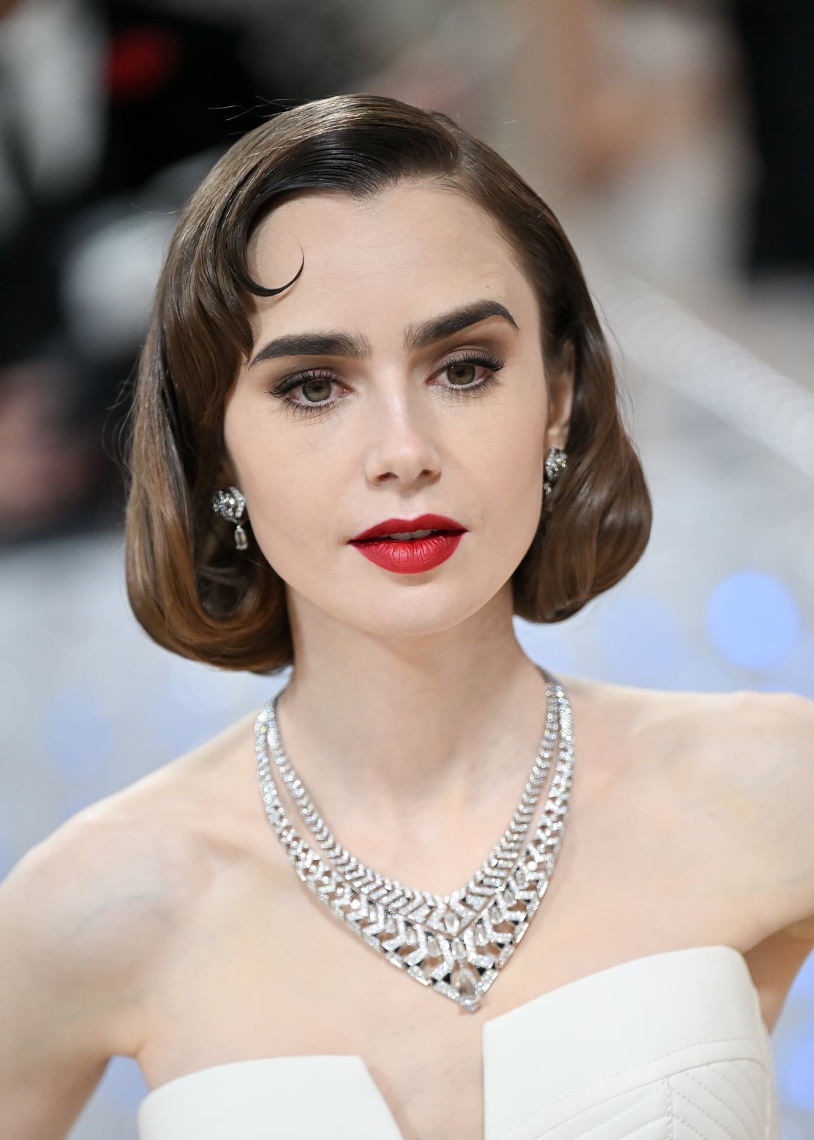 Chin Length Dark Brown Bob With Side Swept Waves — Classy Vintage Hairstyles