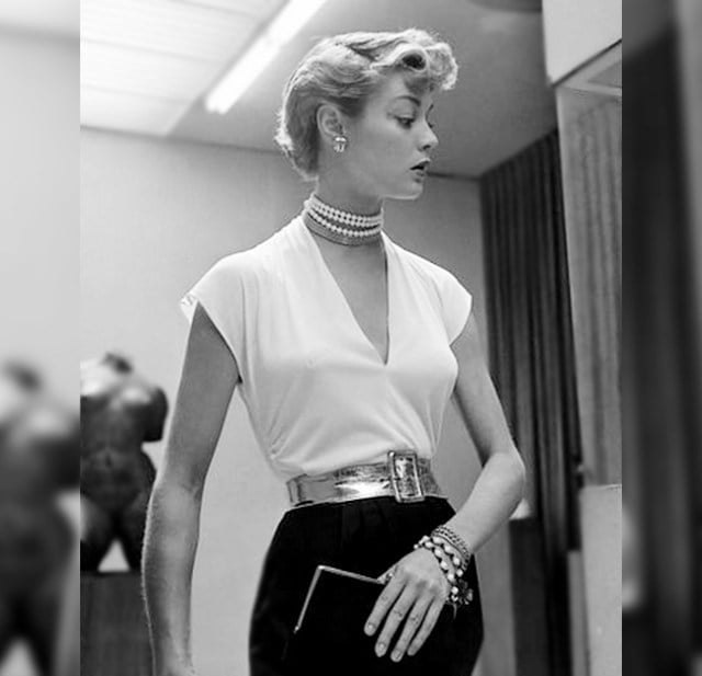 Short Blonde Rolled Waves With Side Bangs — Classy Vintage Hairstyles