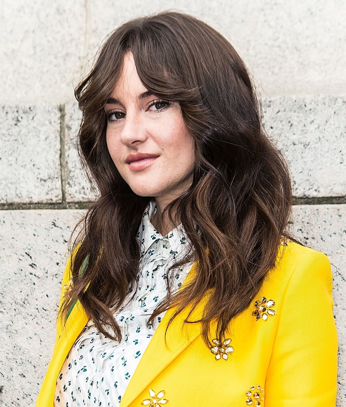 Collarbone Thick Hair With Curtain Bangs, Layers — Classy Wavy Hair Hairstyles