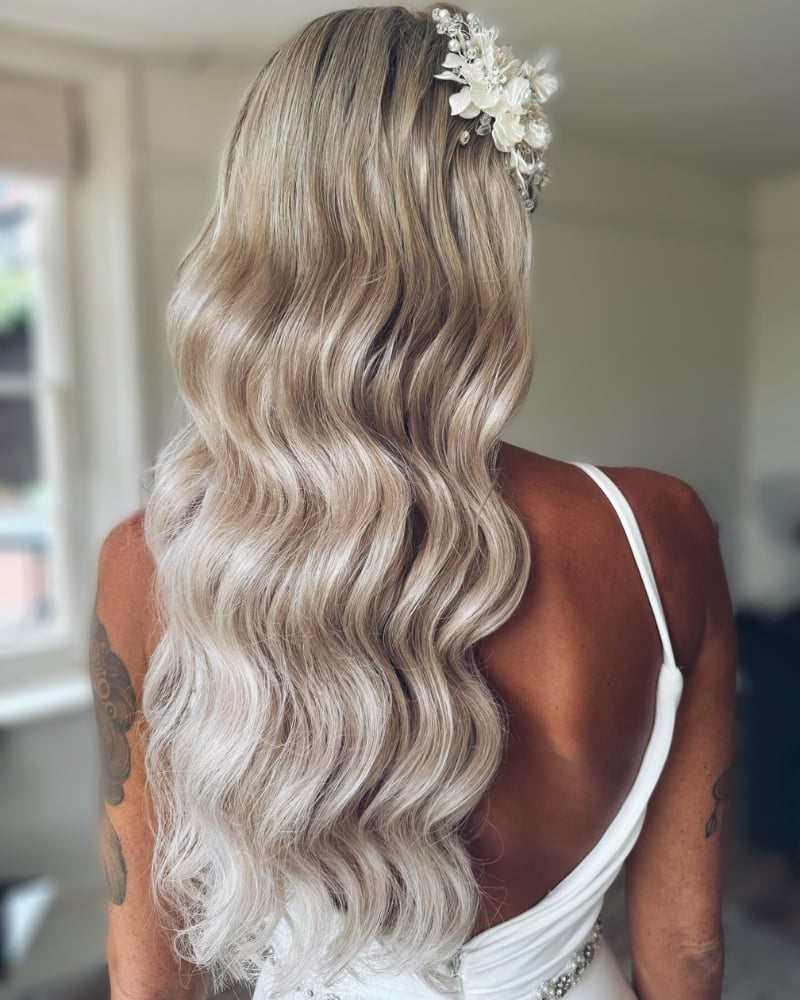 Mid-Back Ash Blonde Hollywood Waves — Classy Wavy Hair Hairstyles